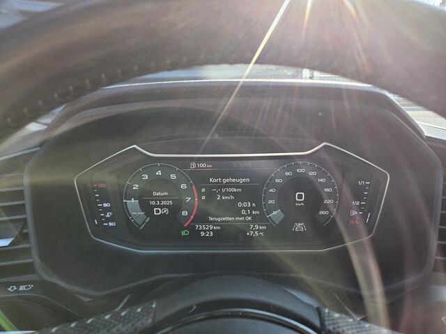 Audi A1 Sportback 35 TFSI S Line 150pk Dealer O.H | Apple Carplay | S Line Sportstoelen Verwarmd | LED Koplampen | Virtual | 17"L.M | Laneassist |