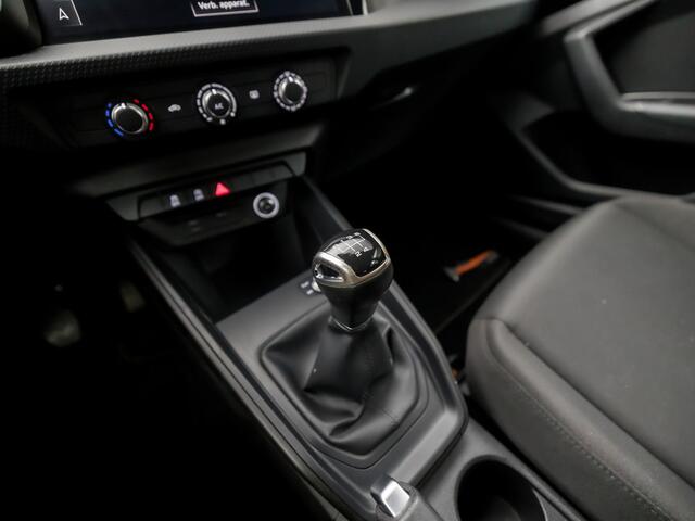 Audi A1 Sportback 25 TFSI Sport (APPLE CARPLAY, GROOT NAVI, LM VELGEN, SPORTSTOELEN, CRUISE, LANE ASSIST, NIEUWE APK, NIEUWSTAAT)