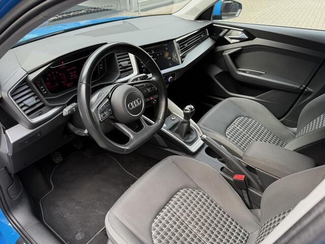 Audi A1 Sportback 30 TFSI 116PK *!* S-LINE *!* CARPLAY/ 17 INCH/ STOELVERWARMING *!*