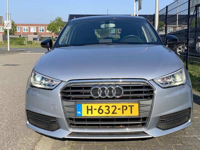 Audi A1 Sportback 1.0 TFSi Ultra S-Tronic aut. Advance Sport met o.a. leer/alcantara, Bi-xenon, park.sens., sportstoelen, etc.