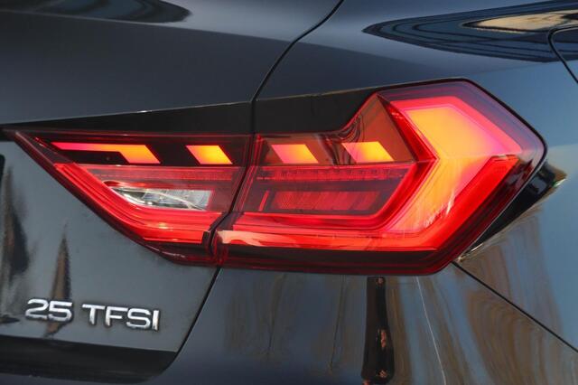 Audi A1 Sportback 25 TFSI S edition Automaat | S Line