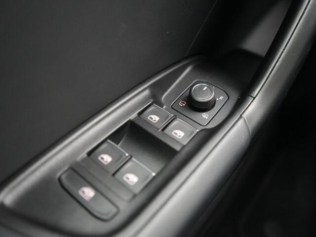 Audi A1 Sportback 30 TFSI Advanced S-line edition | MMI navigatie plus | Parkeerhulp plus | Autom. airconditioning 2 zones | Velgen 10-spaak 16 inch | Stoelverwarming
