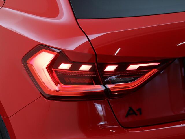 Audi A1 Sportback 25 TFSI Advanced edition | Optiekpakket zwart | Cilmate control | Sportstoelen | Privacy glass | Parkeersensoren achter