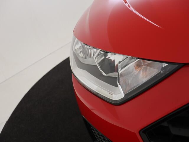 Audi A1 Sportback 25 TFSI Advanced edition | Optiekpakket zwart | Cilmate control | Sportstoelen | Privacy glass | Parkeersensoren achter