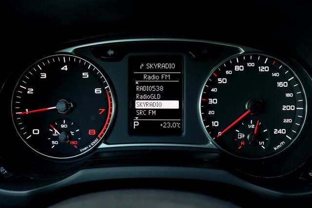 Audi A1 Sportback 1.0 TFSI Sport S line Edition | Automaat | Stoelverwarming | Privacy Glas | Bi-xenon | 18'' inch | Licht- en regensensor |