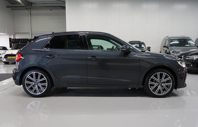 Audi A1 Sportback 25 TFSI Advanced edition Automaat Airco-ecc Blackpack trekhaak afneembaar app connect cruise control sportvelgen zeer nette auto extra getint glas sportstoelen Manhattangrijs metallic