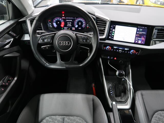 Audi A1 Sportback 25 TFSI Advanced edition Automaat Airco-ecc Blackpack trekhaak afneembaar app connect cruise control sportvelgen zeer nette auto extra getint glas sportstoelen Manhattangrijs metallic