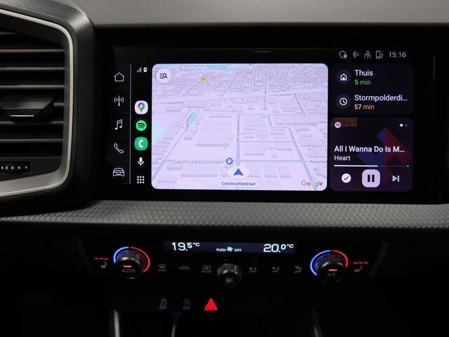 Audi A1 Sportback 25 TFSI Advanced edition Automaat Airco-ecc Blackpack trekhaak afneembaar app connect cruise control sportvelgen zeer nette auto extra getint glas sportstoelen Manhattangrijs metallic