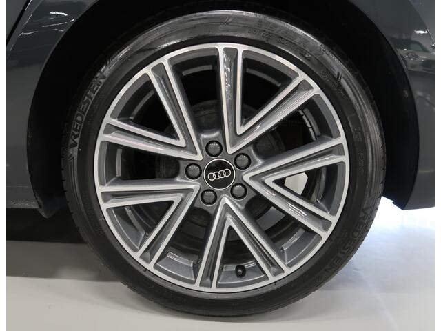 Audi A1 Sportback 25 TFSI Advanced edition Automaat Airco-ecc Blackpack trekhaak afneembaar app connect cruise control sportvelgen zeer nette auto extra getint glas sportstoelen Manhattangrijs metallic