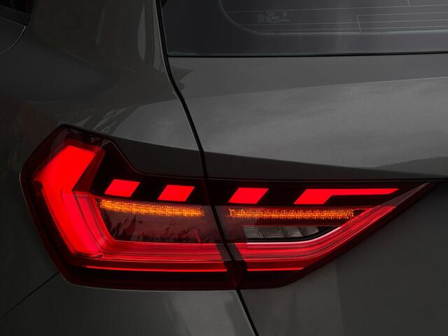Audi A1 Sportback 40 TFSI 200PK Automaat 3X S-Line *ChronosGrijs* *UNIEK*