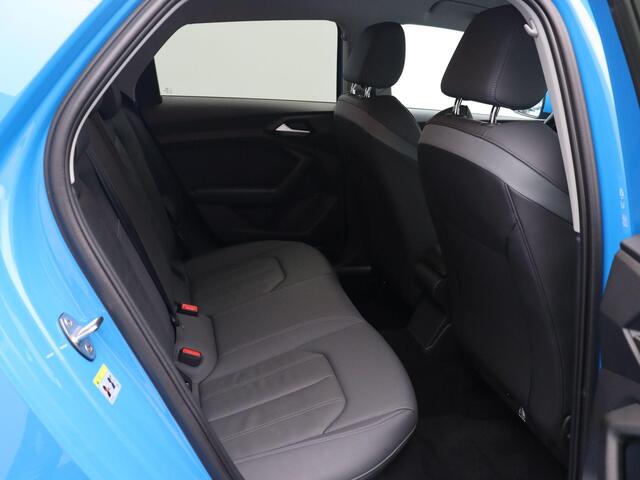Audi A1 Sportback 30 TFSI S edition | Stoelverwarming | Lederen Bekleding | Zwart Dak | 18 Inch Velgen |