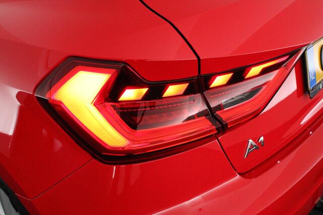 Audi A1 Sportback 30 TFSI 116pk S-Tronic S-Line Trekhaak Stoelverwarming Parkeersensoren Navigatie DAB