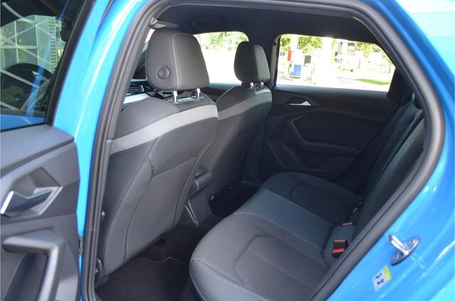 Audi A1 Sportback 35 TFSI 3x S-line Virtual Cockpit | Carplay | LED koplampen | 18'' LMV | Getint glas | Zwart dak / spiegels