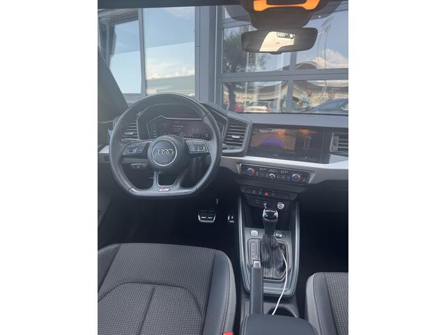 Audi A1 Sportback 30 TFSI S Line edition one