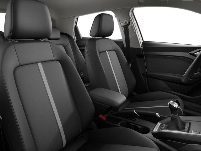 Audi A1 Sportback Advanced edition 25 TFSI 95 PK · Afgevlakt sportstuur · Hill hold assist · Stoelverwarming voorin