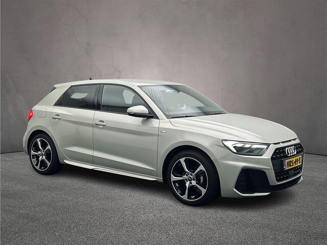 Audi A1 Sportback 25 TFSI S edition | Full-led | Carplay | Parkeersensoren | Ambient lighting | Optiekzwart |