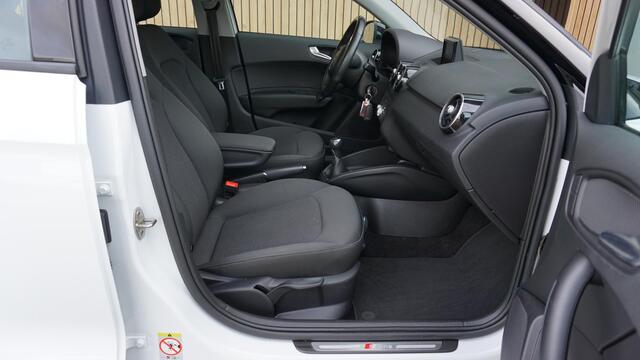 Audi A1 Sportback 1.0 TFSI 95pk 5Drs Adrenalin S-Line 17inch LM Navi Airco Elek.pakket *Gletsjerwit Metallic* NL auto! 83316km!