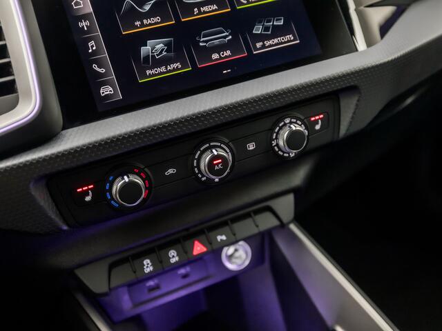 Audi A1 Sportback 30 TFSI S-Line Sport (APPLE CARPLAY, ZWART HEMEL, SFEERVERLICHTING, STOELVERWARMING, SPORTSTOELEN, GETINT GLAS, LED KOPLAMPEN, CRUISE, NIEUWSTAAT)