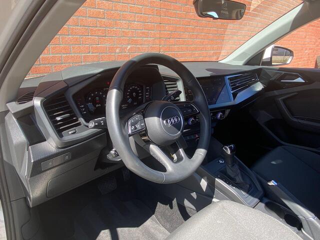 Audi A1 Sportback 30 TFSI 110pk S-Tronic Advanced edition Navigatie Apple Carplay / Android Auto Climate Control Camera Parkeer sensoren Dab