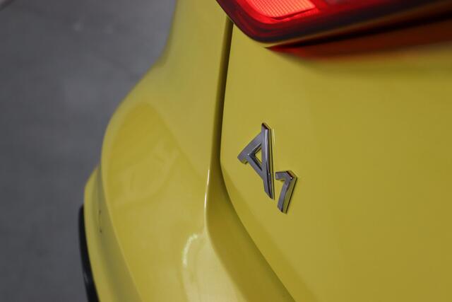 Audi A1 30 TFSI S-line Sportback Stoelverwarming, Bluetooth, Apple CarPlay/Android Auto