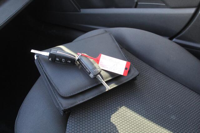 Audi A1 Sportback 1.0 TFSI S-Line Navigatie/Led koplampen/Stoelverwarming/Parkeersensoren/Climate control/17 inch/Privacy glas