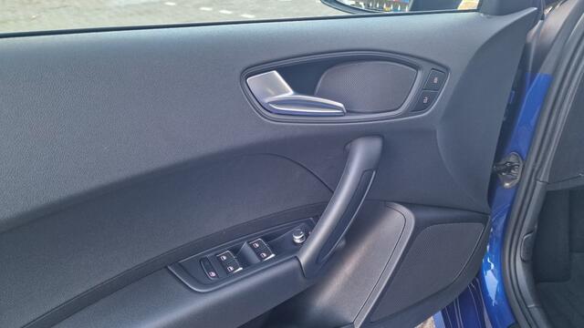 Audi A1 Sportback 1.0 TFSI Sport line S-Line Edition, Stoelverwarming