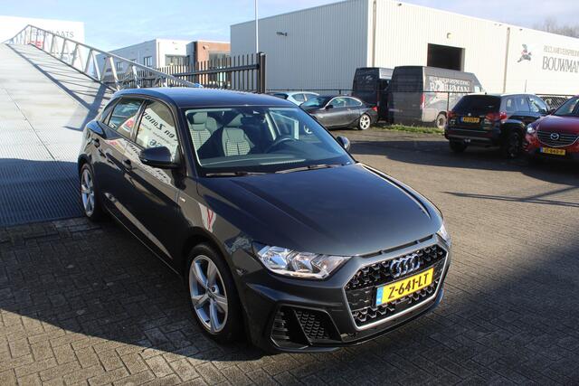 Audi A1 Sportback 35 TFSI Automaat S-line Navigatie/Apple carplay/Stoelverwarming/Keyless/Achteruitrijcamera/Licht metalen velgen/parkeersensoren rondom