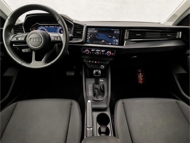 Audi A1 Sportback 30 TFSI S-Line Sport Automaat (APPLE CARPLAY, GROOT NAVI, CLIMATE, STOELVERWARMING, SPORTSTOELEN, PARKEERSENSOREN, CRUISE, LM VELGEN, NIEUWSTAAT)