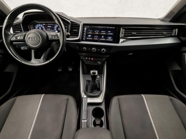 Audi A1 Sportback 25 TFSI Epic Sport (APPLE CARPLAY, ZWART HEMEL, GETINT GLAS, SPORTSTOELEN, PARKEERSENSOREN, LED ACHTERLICHTEN, CRUISE, NIEUWSTAAT)