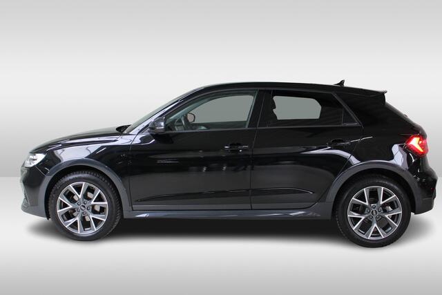 Audi A1 citycarver 30 TFSI Epic Black Camera | 17"Velgen | Dynamisch Led | Climate Control | El. inklapbare spiegels