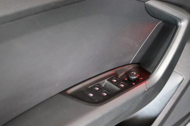 Audi A1 Sportback 30 TFSI Advanced epic Stoelverwarming, Apple Carplay/Android Auto, Camera, Digitale Cockpit,