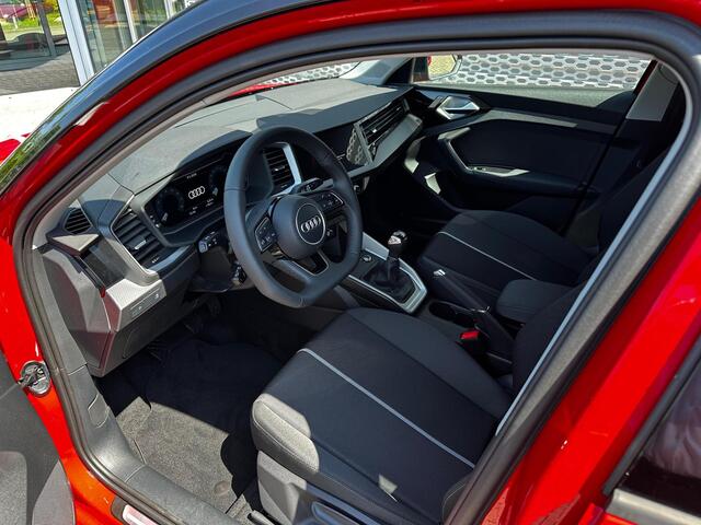Audi A1 Sportback Advanced edition 25 TFSI 70 kW / 95 PK Spor Kunstleder op interieurdelen | Dak in contrastkleur | Contrastpakket 2 | Optiekpakket zwart plus | Privacy glas |