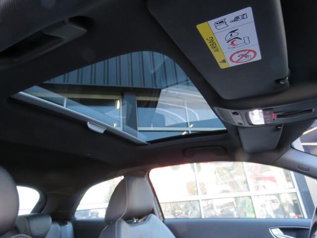 Audi A1 1.0 TFSI S-Line / Pano / Led / Stoelverw. / 17 Inch / BOVAG garantie