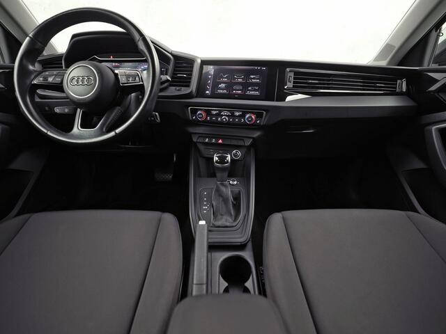 Audi A1 Sportback 30 TFSI Sport Automaat (APPLE CARPLAY, VIRTUAL DASHBOARD, GROOT NAVI, STOELVERWARMING, LM VELGEN, CRUISE, NIEUWE APK, NIEUWSTAAT