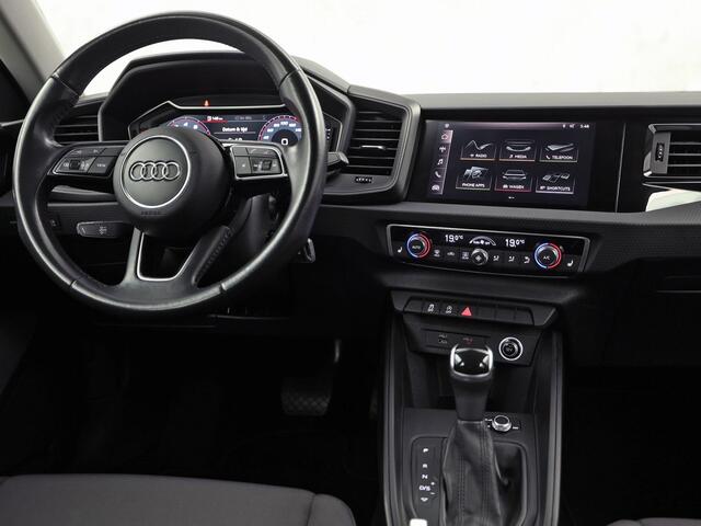 Audi A1 Sportback 30 TFSI Sport Automaat (APPLE CARPLAY, VIRTUAL DASHBOARD, GROOT NAVI, STOELVERWARMING, LM VELGEN, CRUISE, NIEUWE APK, NIEUWSTAAT