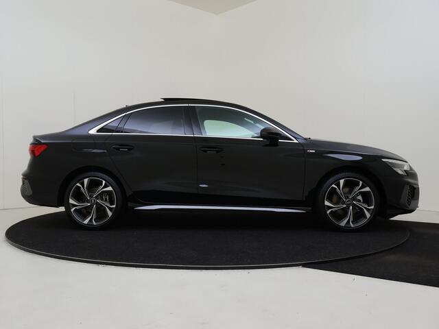 Audi A3 Limousine 35 TFSI S edition | Panoramadak | Sfeerverlichting | Stoelverwarming | Achteruitrijcamera | Adaptieve cruise control