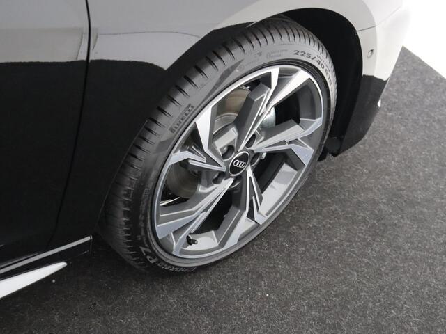 Audi A3 Limousine 35 TFSI S edition | Panoramadak | Sfeerverlichting | Stoelverwarming | Achteruitrijcamera | Adaptieve cruise control