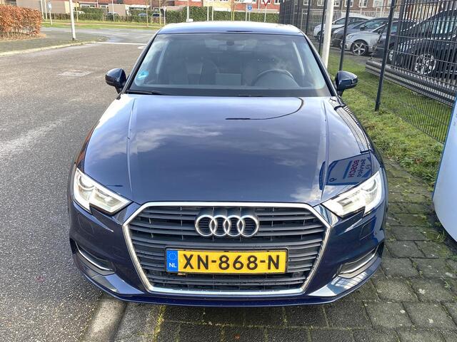 Audi A3 Limousine 1.6 TDi S-Tronic Sport S Line Edition met o.a. navigatie, LED, ambiente verlichting interieur, park assist, etc.