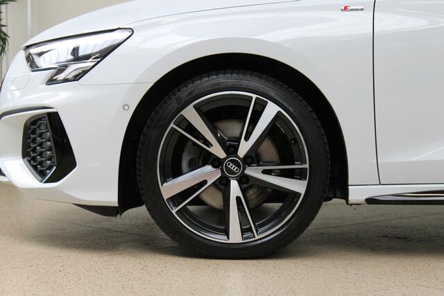 Audi A3 Limousine 35 TFSI 150pk edition one Black Pakket/Audi Sound/Ruitstiksel/+ 3 jr fabrieksgarantie, maximaal 100.000km 100% (Dealer) onderhouden label | ALL-IN RIJKLAARPRIJS |