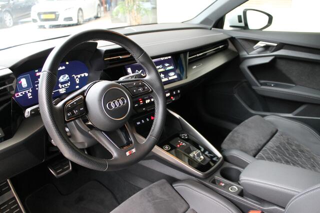 Audi A3 Limousine 35 TFSI 150pk edition one Black Pakket/Audi Sound/Ruitstiksel/+ 3 jr fabrieksgarantie, maximaal 100.000km 100% (Dealer) onderhouden label | ALL-IN RIJKLAARPRIJS |