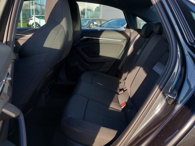 Audi A3 Limousine 35 TFSI 150pk Business Edition | Origineel NL | Apple Carplay+Android Auto | Clima | Cruise | Led Koplampen | Pdc | Rijstrook+Licht+Regensensor | 17''lm