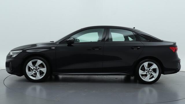 Audi A3 Limousine 30 TFSI S edition | 17" LMV | Adaptive cruise | Navigatie | Carplay |