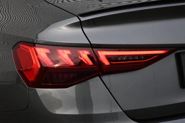 Audi A3 Limousine 35 TFSI S-Line Black edition RS | Pano | Apple-Carplay | Virtual