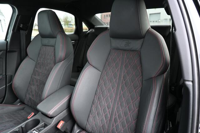 Audi A3 Limousine 35 TFSI S-Line Black edition RS | Pano | Apple-Carplay | Virtual
