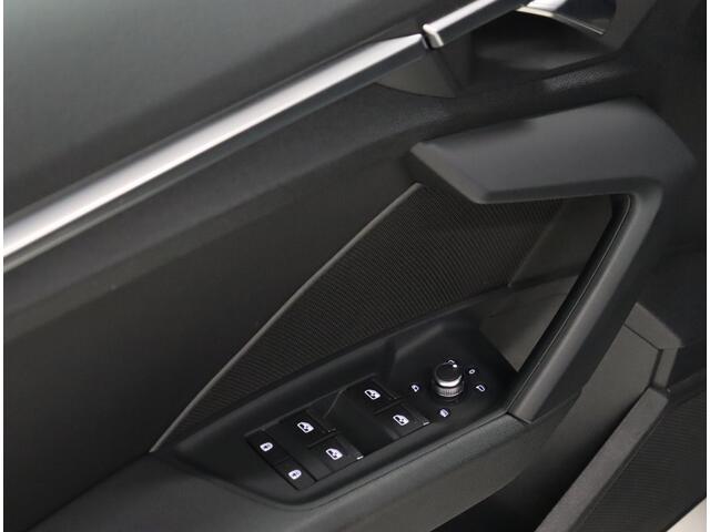 Audi A3 Limousine 35 TFSI Business edition [APPLE CARPLAY, ANDROID, VOL LEDER, PARKEER ASSISTENT, PDC V+A, CRUISE, CLIMATE, NIEUWSTAAT]