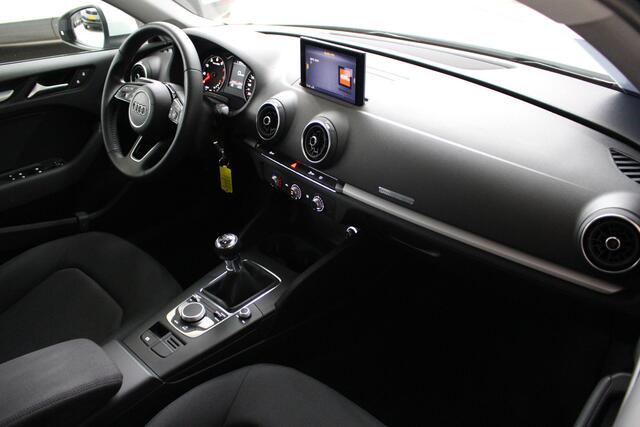 Audi A3 Limousine 35 TFSI CoD Pro Line Navigatie | Lichtmetalen velgen | Cruise Control
