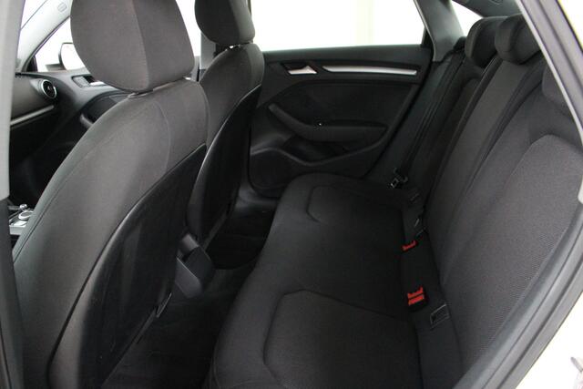 Audi A3 Limousine 35 TFSI CoD Pro Line Navigatie | Lichtmetalen velgen | Cruise Control