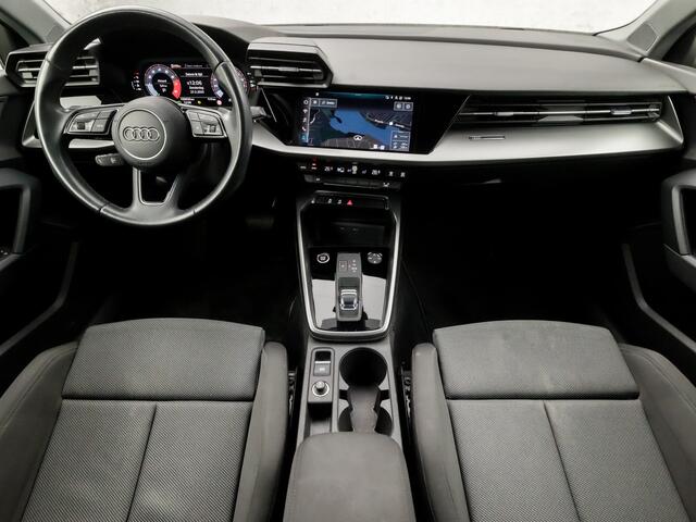 Audi A3 Limousine 30 TFSI Business Sport Automaat (APPLE CARPLAY, GROOT NAVI, CAMERA, GETINT GLAS, DYNAMISCHE KNIPPERLICHTEN, SPORTSTOELEN, FULL LED KOPLAMPEN, CRUISE, NIEUWSTAAT)