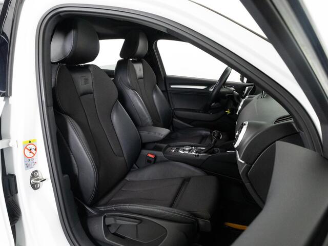 Audi A3 Limousine S-Line 1.5 TFSI 150 PK AUTOMAAT | LED | Panoramadak | Black Optiek | Navigatie |
