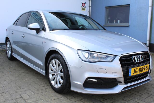 Audi A3 Limousine 1.4 TFSI S-Line CoD Adrenalin Sport | Incl. 12 maanden Garantie | Navigatie | Cruise controle | Climate controle | Trekhaak | Zwarte Hemelbekleding | Bi-Xenon koplampen | Sportstoelen | Origineel NL auto | NAP |